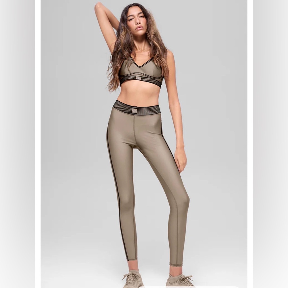 ALO Yoga Airlift Line Up Airlift High-Waist 7/8 Gravel Leggings XS